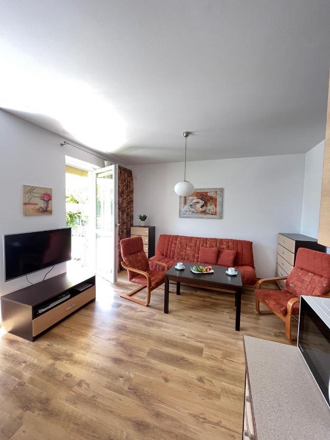 Apartament Z Garazem I Ogrodem 科沃布热格 外观 照片
