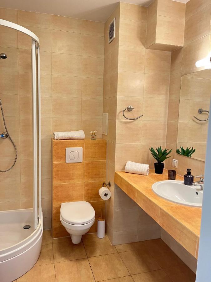 Apartament Z Garazem I Ogrodem 科沃布热格 外观 照片
